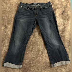 4/$20 Levi's Capri Jeans